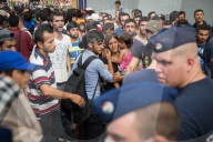 NEWS: Polizei räumt Bahnhof Budapest Keleti
