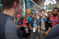 NEWS: Polizei räumt Bahnhof Budapest Keleti