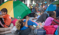 NEWS: Tausende Flüchtlinge stecken in Budapest fest