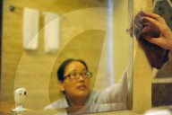 FEATURE: Putzfrauen überwachen sich selbst in China