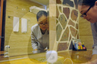 FEATURE: Putzfrauen überwachen sich selbst in China