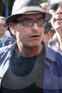 PEOPLE: Happy Birthday: Charlie Sheen wird 50 Jahre alt