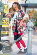 PEOPLE: Jaden Smith durstig unterwegs in Calabasas
