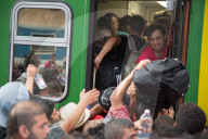 NEWS: Chaotische Szenen am Bahnhof Budapest Keleti