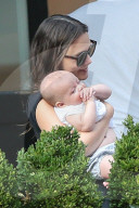 PEOPLE: Keira Knightley mit Baby Edie in New York