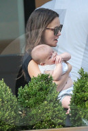 PEOPLE: Keira Knightley mit Baby Edie in New York