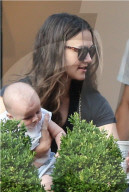 PEOPLE: Keira Knightley mit Baby Edie in New York