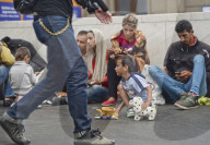 NEWS: Flüchtlinge sitzen auf dem Bahnhof  in Budapest fest