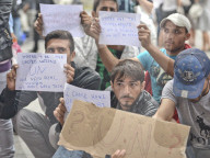 NEWS: Flüchtlinge sitzen auf dem Bahnhof  in Budapest fest