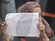 NEWS: Flüchtlinge sitzen auf dem Bahnhof  in Budapest fest