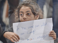 NEWS: Flüchtlinge sitzen auf dem Bahnhof  in Budapest fest