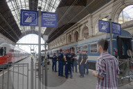 NEWS: Flüchtlinge sitzen auf dem Bahnhof  in Budapest fest