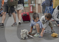 NEWS: Flüchtlinge sitzen auf dem Bahnhof  in Budapest fest