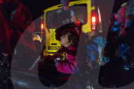 NEWS: Flüchtlinge nachts unterwegs zur österreichischen Grenze