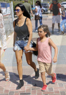 PEOPLE: Kourtney Kardashian mit ihren Kindern am Jahrmarkt 