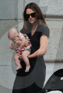 PEOPLE: Keira Knightely mit James und Baby Edie in New York unterwegs