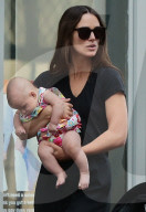 PEOPLE: Keira Knightely mit James und Baby Edie in New York unterwegs