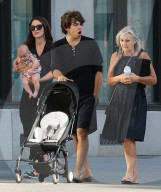 PEOPLE: Keira Knightely mit James und Baby Edie in New York unterwegs