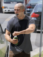 PEOPLE: Shia LaBeouf neu mit Glatze 