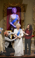 PEOPLE: Die Queen wir bei Madame Tussauds 'rausgeputzt'