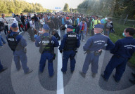 NEWS: Polizeieinsatz gegen Flüchtlinge in Ungarn
