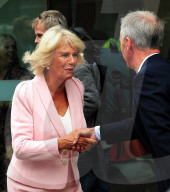 FAMEFLYNET - Camilla Duchess Of Cornwall Seen Outside The ITV Studios In London PEOPLE: Die Royals - Bilder des Tages