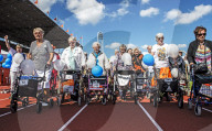 FEATURE: Da geht's etwas langsamer zu: Rollator-Rennen in Amsterdam