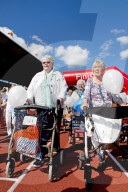 FEATURE: Da geht's etwas langsamer zu: Rollator-Rennen in Amsterdam