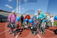 FEATURE: Da geht's etwas langsamer zu: Rollator-Rennen in Amsterdam