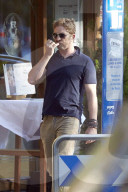 PEOPLE: Gerard Butler unterwegs mit seiner Freundin in Madrid