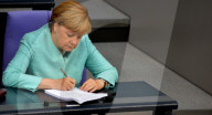 NEWS: Angela Merkel an der Haushaltdebatte im Bundestag