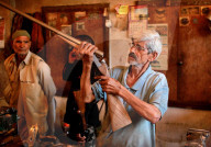REPORTAGE: Waffenschmiede in Kashmir