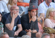 PEOPLE: Mario Goetze mit Freundin auf der Ehrentribüne