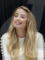 PEOPLE: Amber Heard gibt Pressekonferenz zu "Danish Girl"