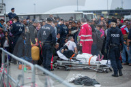 NEWS: Tausende neuer Flüchtlinge im österreichischen Nickelsdorf
