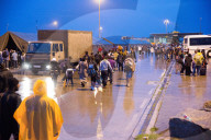 NEWS: Tausende neuer Flüchtlinge im österreichischen Nickelsdorf
