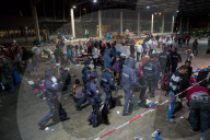 NEWS: Tausende neuer Flüchtlinge im österreichischen Nickelsdorf