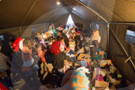 NEWS: Tausende neuer Flüchtlinge im österreichischen Nickelsdorf