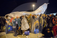 NEWS: Tausende neuer Flüchtlinge im österreichischen Nickelsdorf