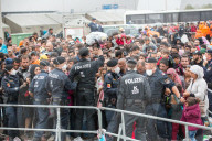 NEWS: Tausende neuer Flüchtlinge im österreichischen Nickelsdorf