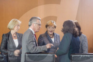 NEWS: Flüchtlingskrise: Angela Merkel lädt zur Sondersitzung in Berlin