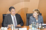 NEWS: Flüchtlingskrise: Angela Merkel lädt zur Sondersitzung in Berlin