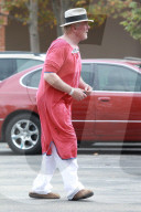 PEOPLE: Nick Nolte im siffigen Pyjama in Malibu unterwegs