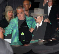 PEOPLE: Johnny Depp und Amber Heard von Fans umringt