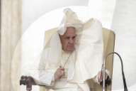 NEWS: Papst Franziskus vom Winde verweht
