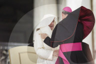 NEWS: Papst Franziskus vom Winde verweht