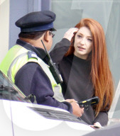 PEOPLE: Nicola Roberts kassiert ein Knöllchen