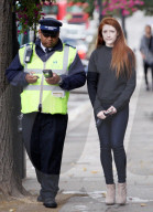 PEOPLE: Nicola Roberts kassiert ein Knöllchen