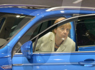 NEWS: Angela Merkel besucht die IAA in Frankfurt