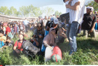 NEWS: Flüchtlinge durchbrechen die Polizeilinie bei Tovarnik